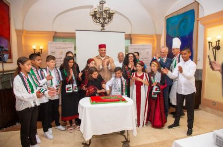 أطفال القدس المشاركون في المخيم الصيفي «المسيرة الخضراء» وعائلاتهم يحتفون بعيد الشباب